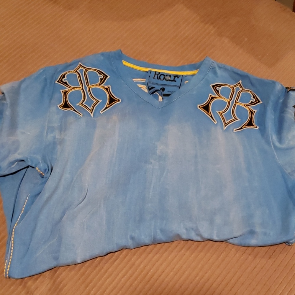 Mens ROAR shirt